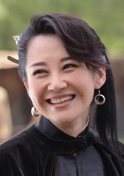 45岁许晴频大笑露鱼尾纹