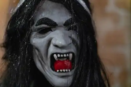 恐怖片鬼面具图片可怕的鬼面具图片定调子高级带着魔鬼面具的肖像图片