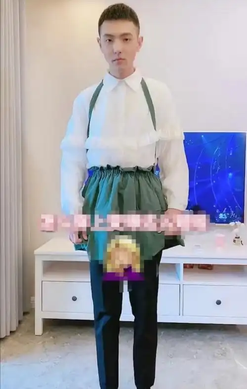 男孩子穿裙子比女孩可爱多了