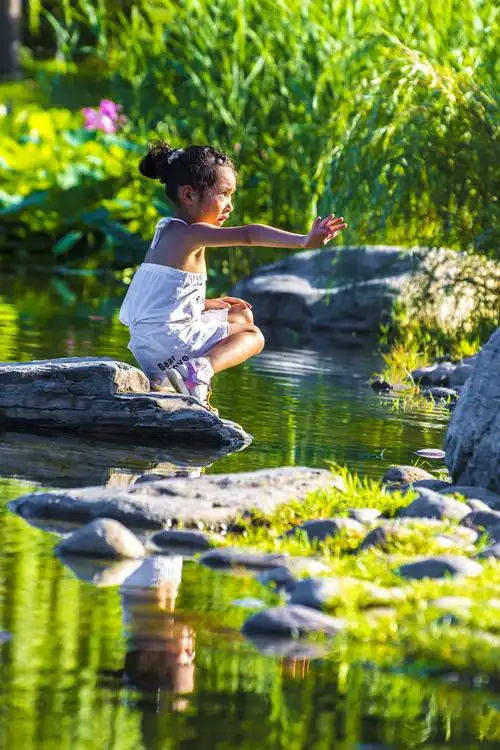 玩水小女孩(北京)