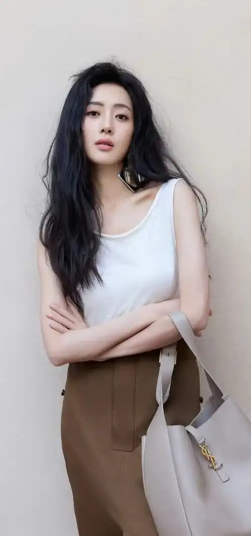 王梓薇,1996年11月20日出生,中国内地影视女演员