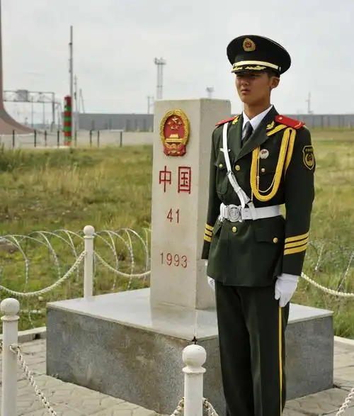 分享至好友和朋友圈 我们国家的中国人民解放军的天职就是保家卫国