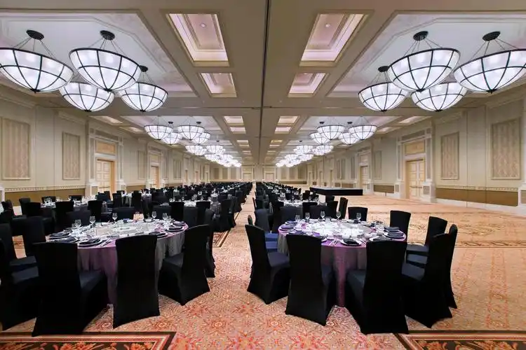 宴会厅及众多几百到1000多平米大小的会议室,非常适合公司举办大型