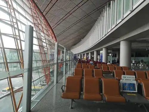 坐在首都机场候机大厅里等待着回贵阳的飞机,接下来在贵阳