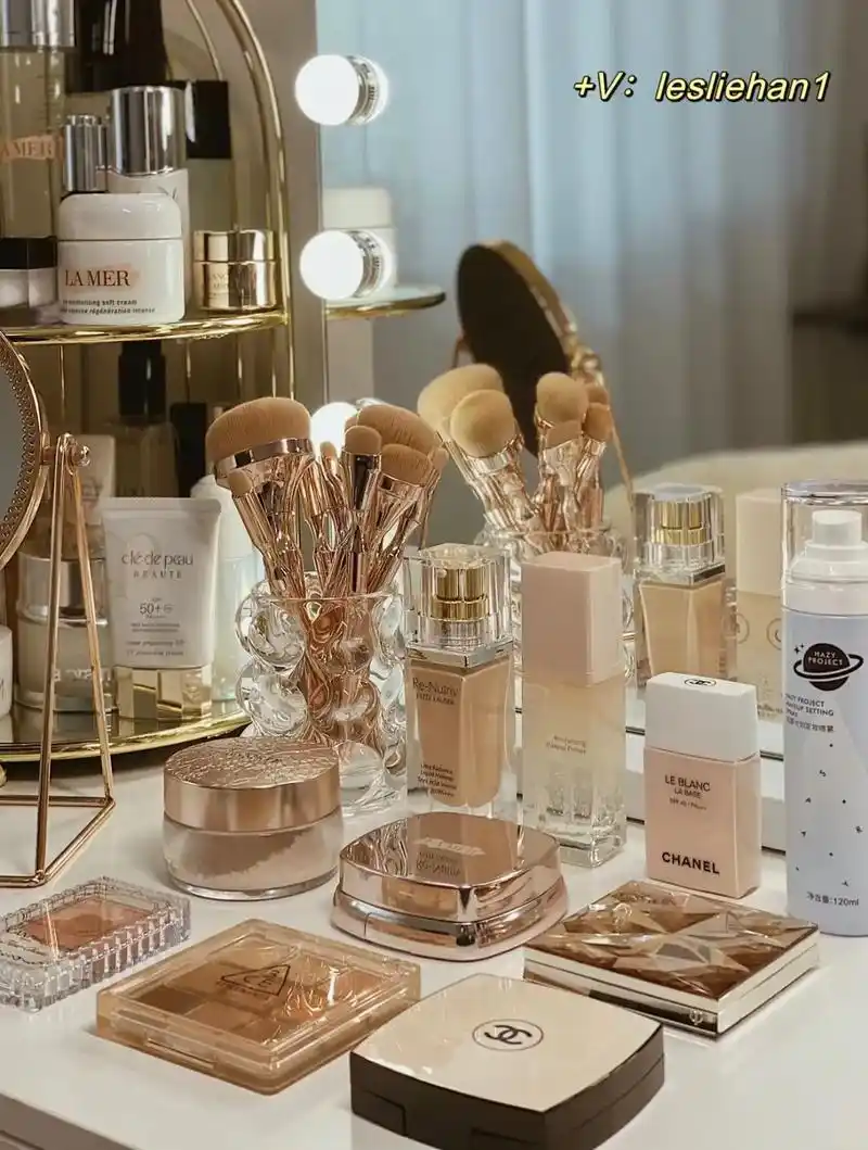 梳妆台随手拍～近期爱用的彩妆们07.