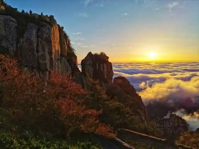 看泰山日出  祈国泰民安