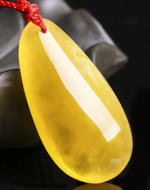 mary windsor 鸡油黄琥珀蜜蜡随形水滴吊坠4.81g