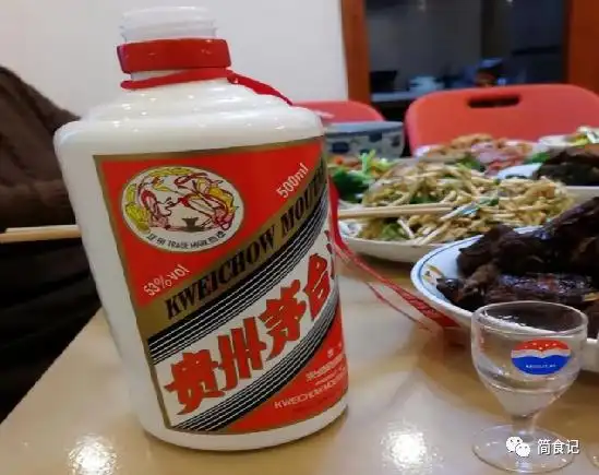 成都考生参加高考聚会,竟拿9瓶茅台,到家却遭训斥:几套房喝没了