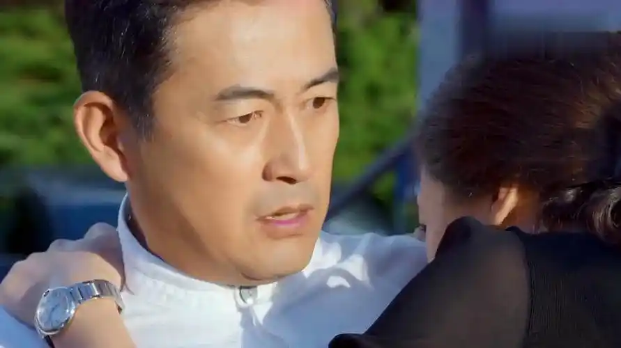 吴婷用身体阻拦前夫被打,由此看出她多爱这个男人,爱情真伟大!