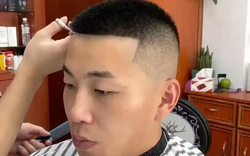 男士美式寸头清爽有型夏季发型首选