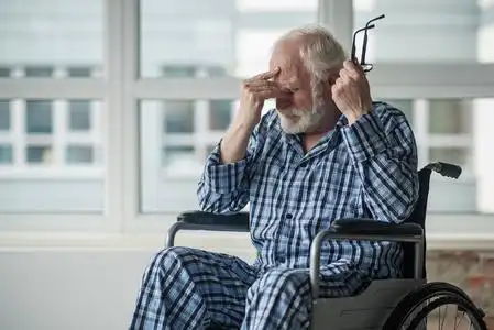 垂头丧气的人图片