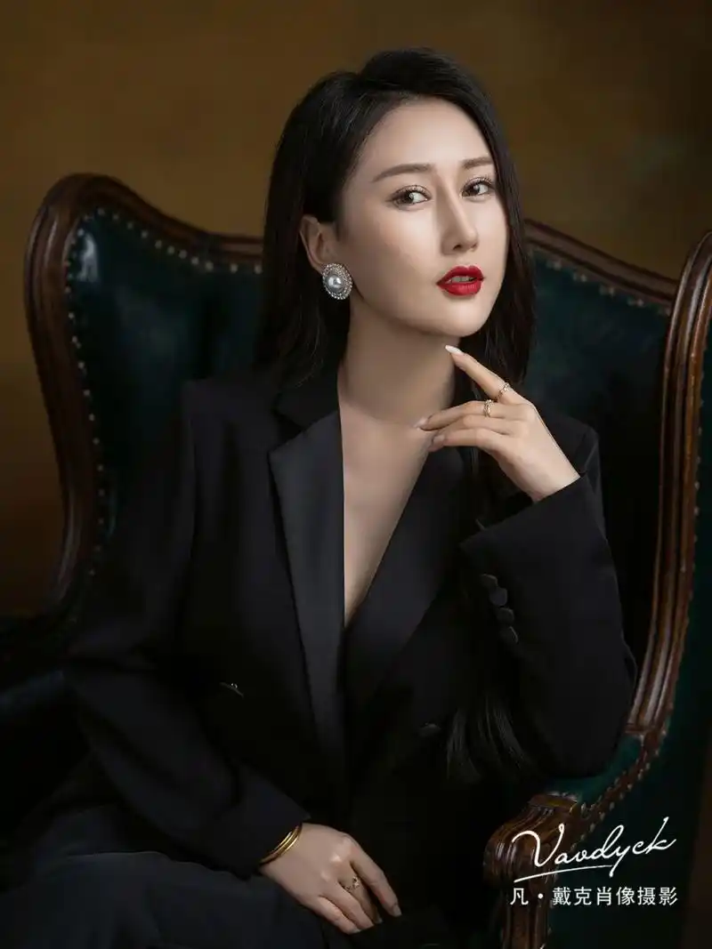 实力派且高颜值94高级感职业形象照 37323535363632