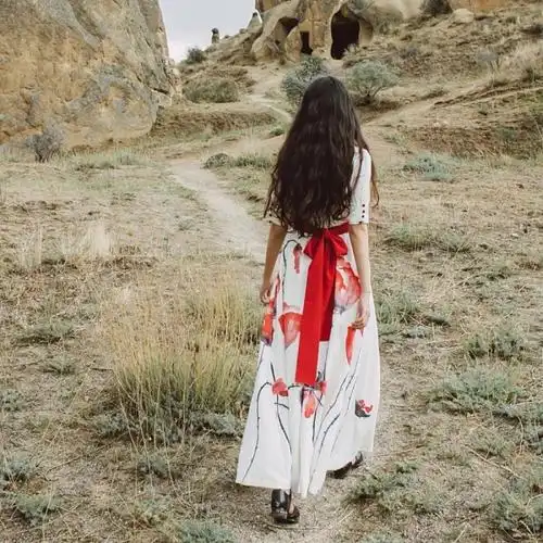 背影 长裙长发.女头像 by:李倩