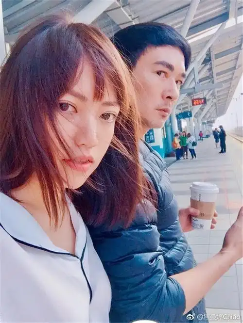 1994年,焦恩俊与圈外女友黄宛林结婚,而那个时候,正值焦恩俊事业的