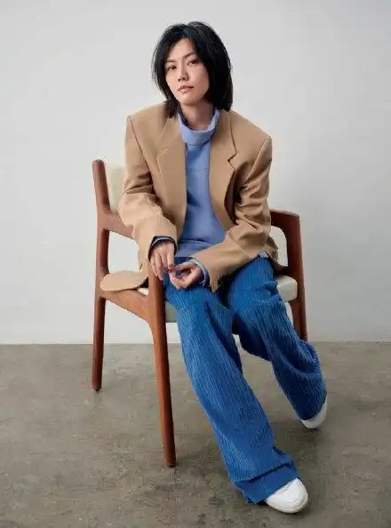 42岁的孙燕姿又发新歌,歌甜人美,有多少人被她的笑治愈到