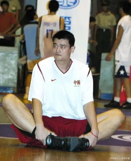 姚明家人现状:42岁妻子貌美如花宛如少女,13岁女儿身高近2米