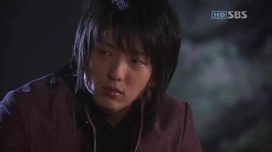 李准基就是我喜欢的那种花美男啊!