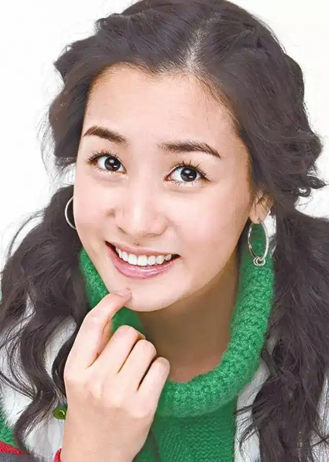 而古灵精怪的女主周幼琳饰演者李多海也凭借这部剧在亚洲走红了!