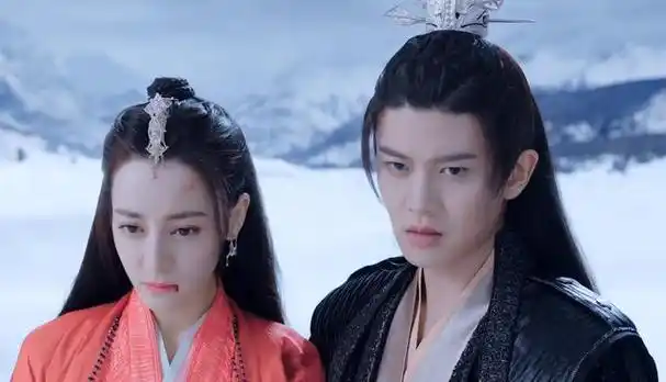 一,迪丽热巴(1992年新疆乌鲁木齐市籍演员,2022年与任嘉伦合作电视剧