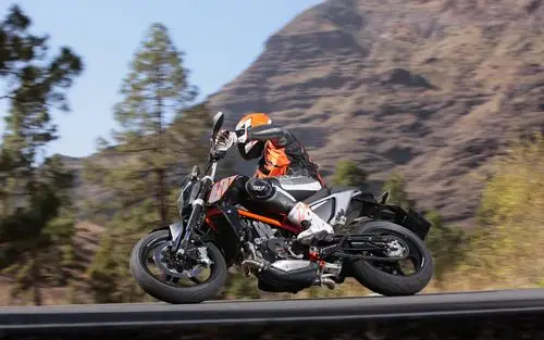 ktm公爵duke690宽屏桌面壁纸高清大图预览2560x1600_汽车壁纸下载_美