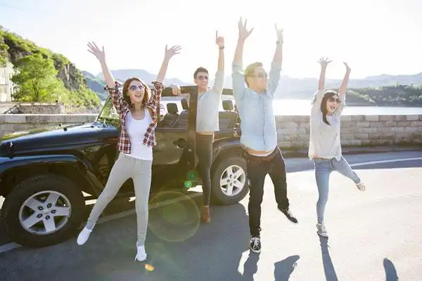 快乐年轻人周末自驾游