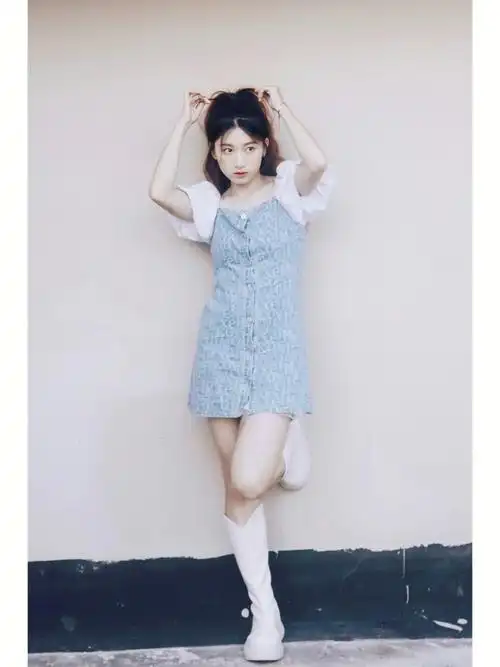 一个人天台拍照摆拍动作