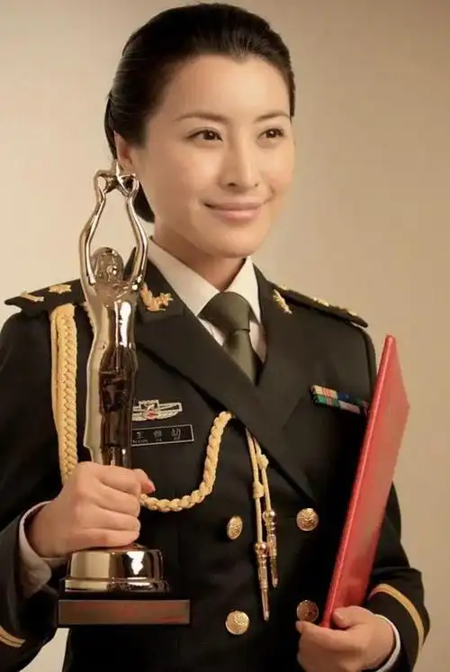 演员于洋:娶赵本山徒弟,凭《庆余年》大红,活成绝世好