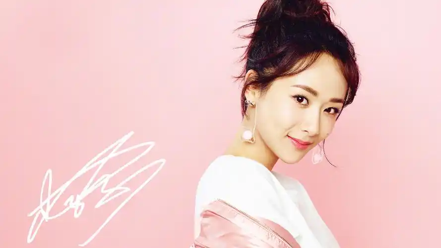 美女小花旦杨紫可爱耍宝写真壁纸