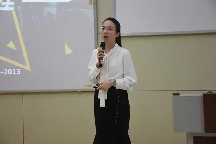 外国语学院2019年学风建设之榜样人物黄湘婷报告会成功举办