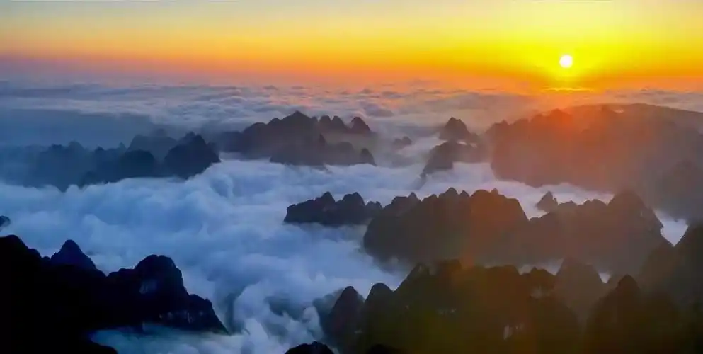 831韭菜坪贵州鸡鸣三省大峡谷看花品质自驾2天