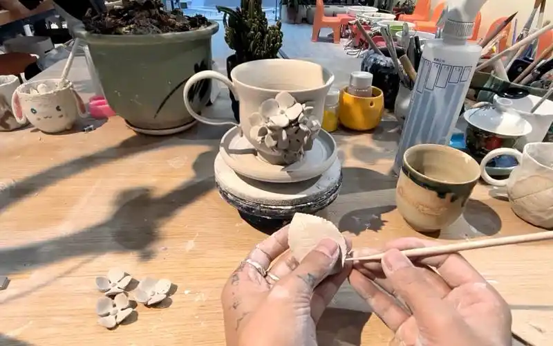 手工陶艺之绣球花杯子.