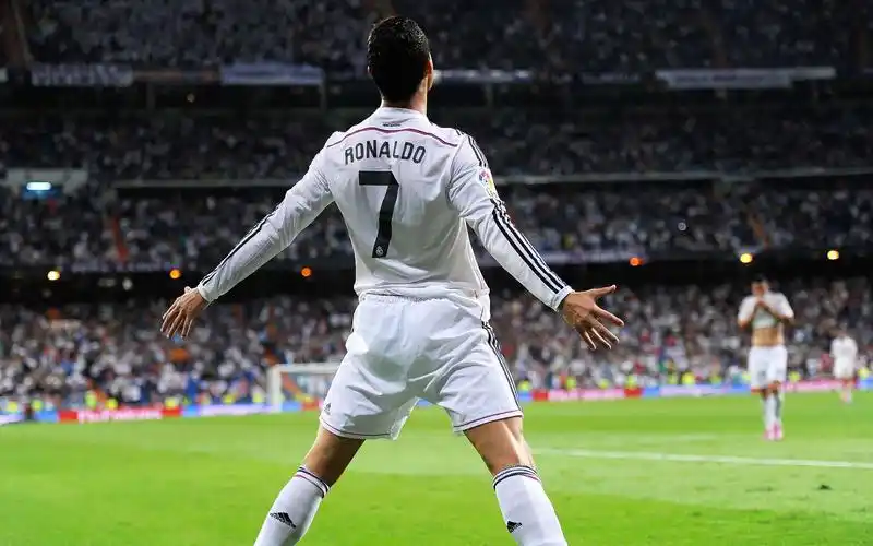 【c罗】克里斯蒂亚诺·罗纳尔多——白衣王者,锋芒毕露