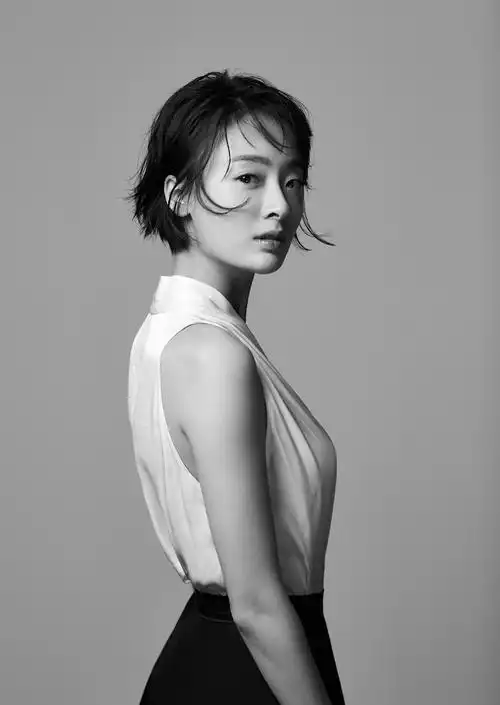 孙铱最新大片曝光 可盐可甜风格百变