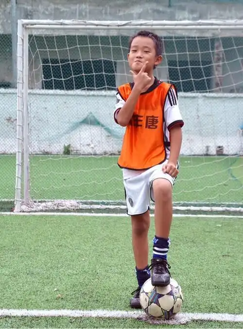 一群快乐的小男子汉