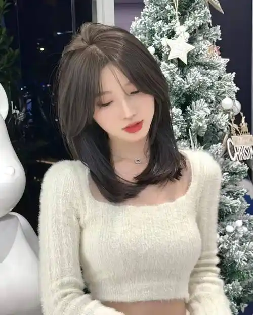 今年流行一种发型叫"锁骨发",洋气减龄显脸小,效果堪比整容_头发_脸型