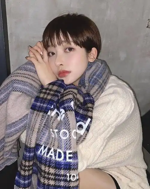 2020流行"撇耳短发"_发型