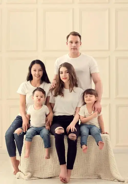 马雅舒罕晒大女儿,俩人关系亲密谈论爱情,阿迪雅表态不生孩子