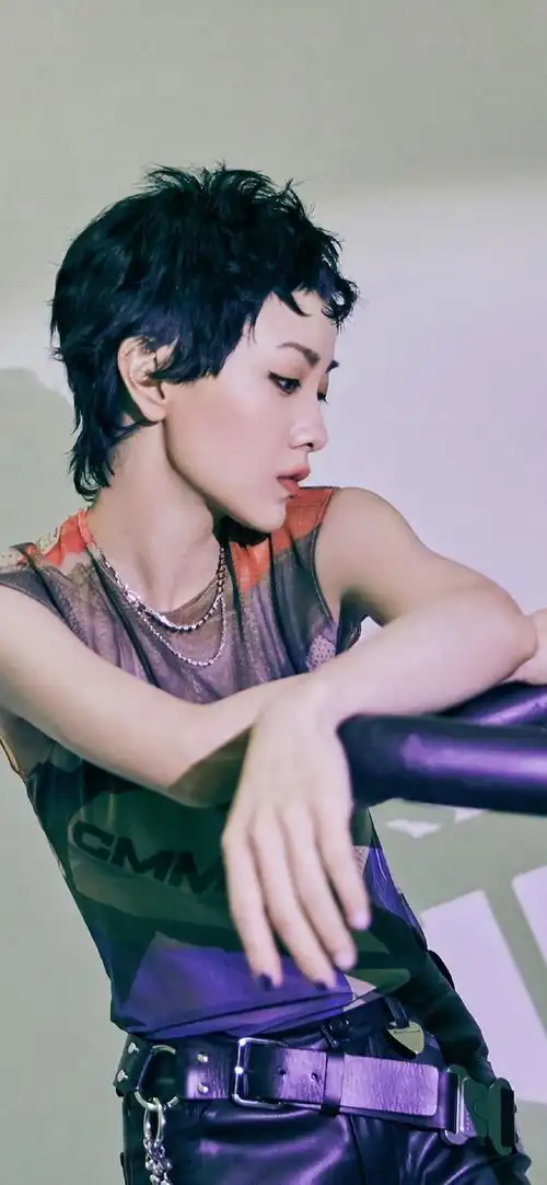 郭采洁酷美暗黑风高清手机壁纸