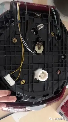 福库电饭煲电磁阀更换全过程(全彩图)_顶盖