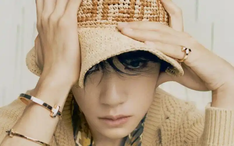 小鲜肉易烊千玺elle时尚5月刊封面