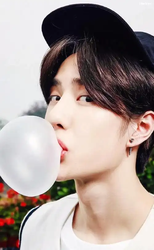 王一博捉到一个可爱到爆炸的小崽崽爱了爱了