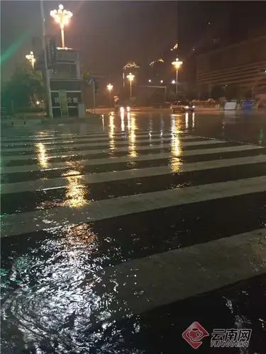 傍晚的暴雨