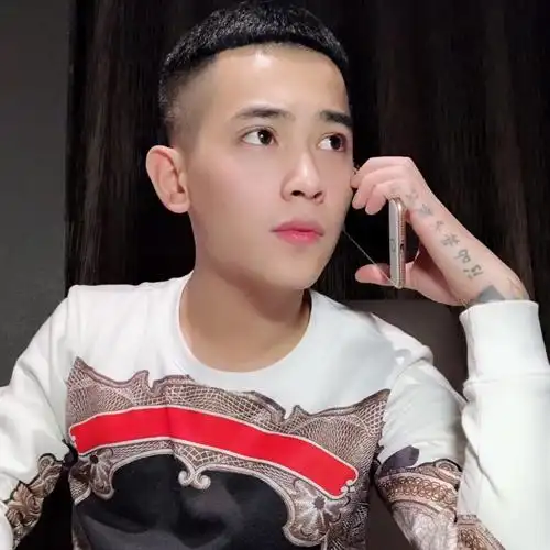 吴迪400万买下亿人传媒,二驴的卖劳斯莱斯刷礼物,谁能笑到最后