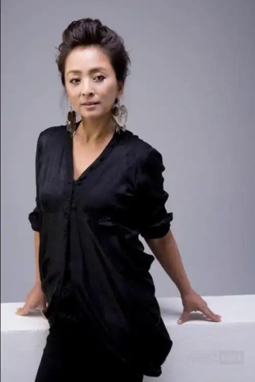 mtl李勤勤20岁靓照美翻了