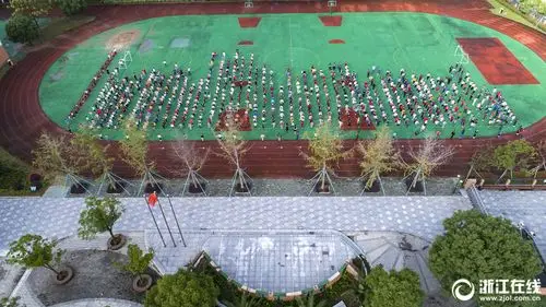 宁波:我与国旗党旗合影(组图)