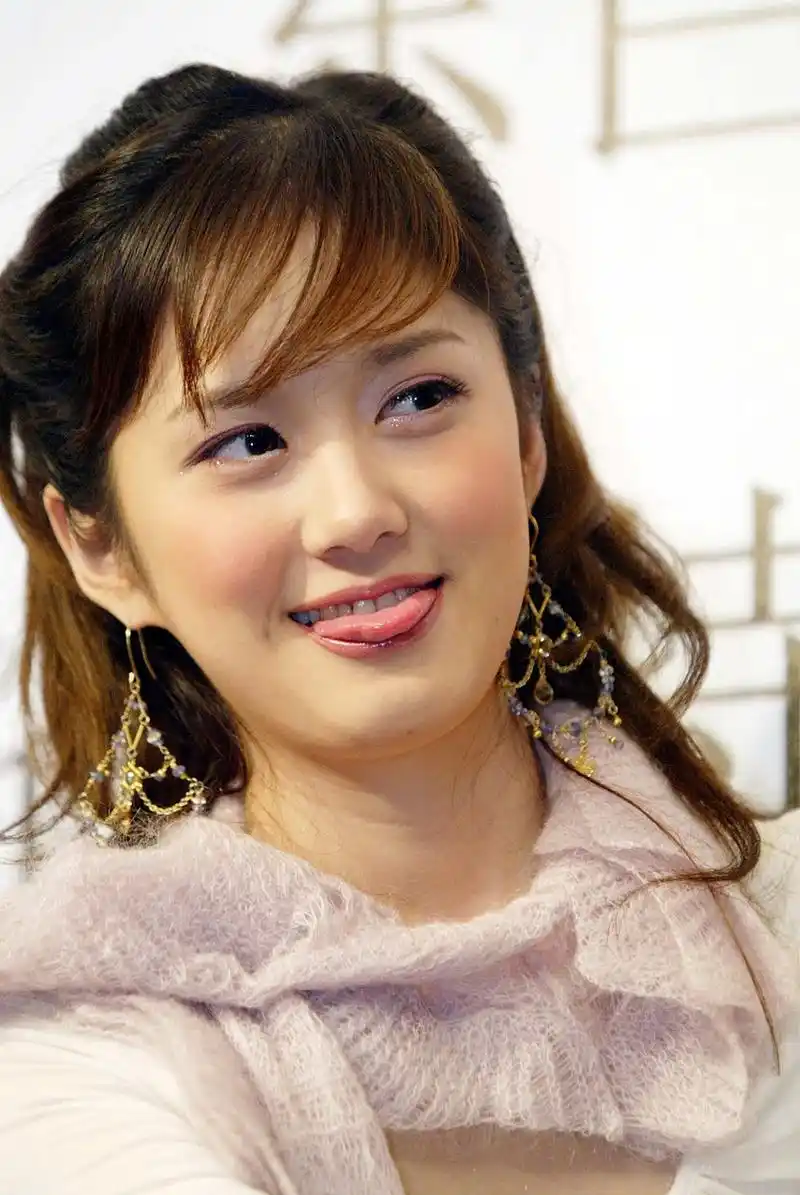 张娜拉# #张娜拉43岁的状态# #43岁的张娜拉# 这位我们曾经一起坠过