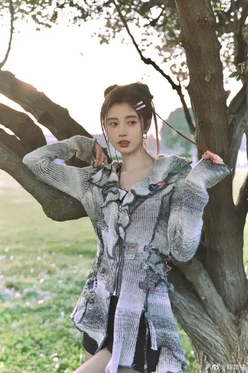 偶遇鞠婧祎迪士尼游玩##迪士尼偶遇鞠婧祎姜杉