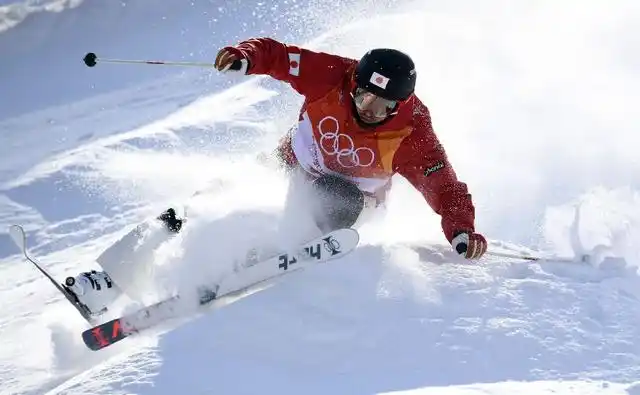 2018平昌冬奥会滑雪选手训练备战冬季奥林匹克运动会上竞争.