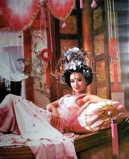 刘威未定戏先剃鬓角,林芳兵为杨玉环增肥50斤,《唐明皇》成经典