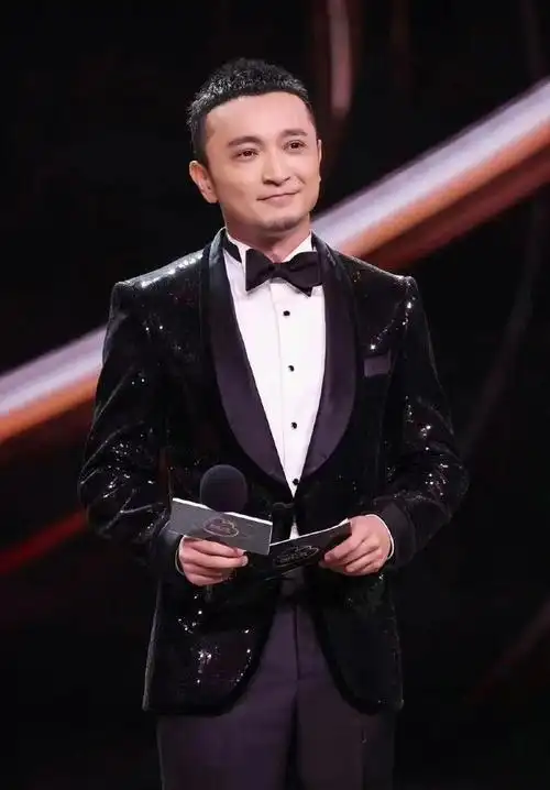 尼格买提是中国内地著名的维吾尔族演员和歌手,出道多年来在电视剧